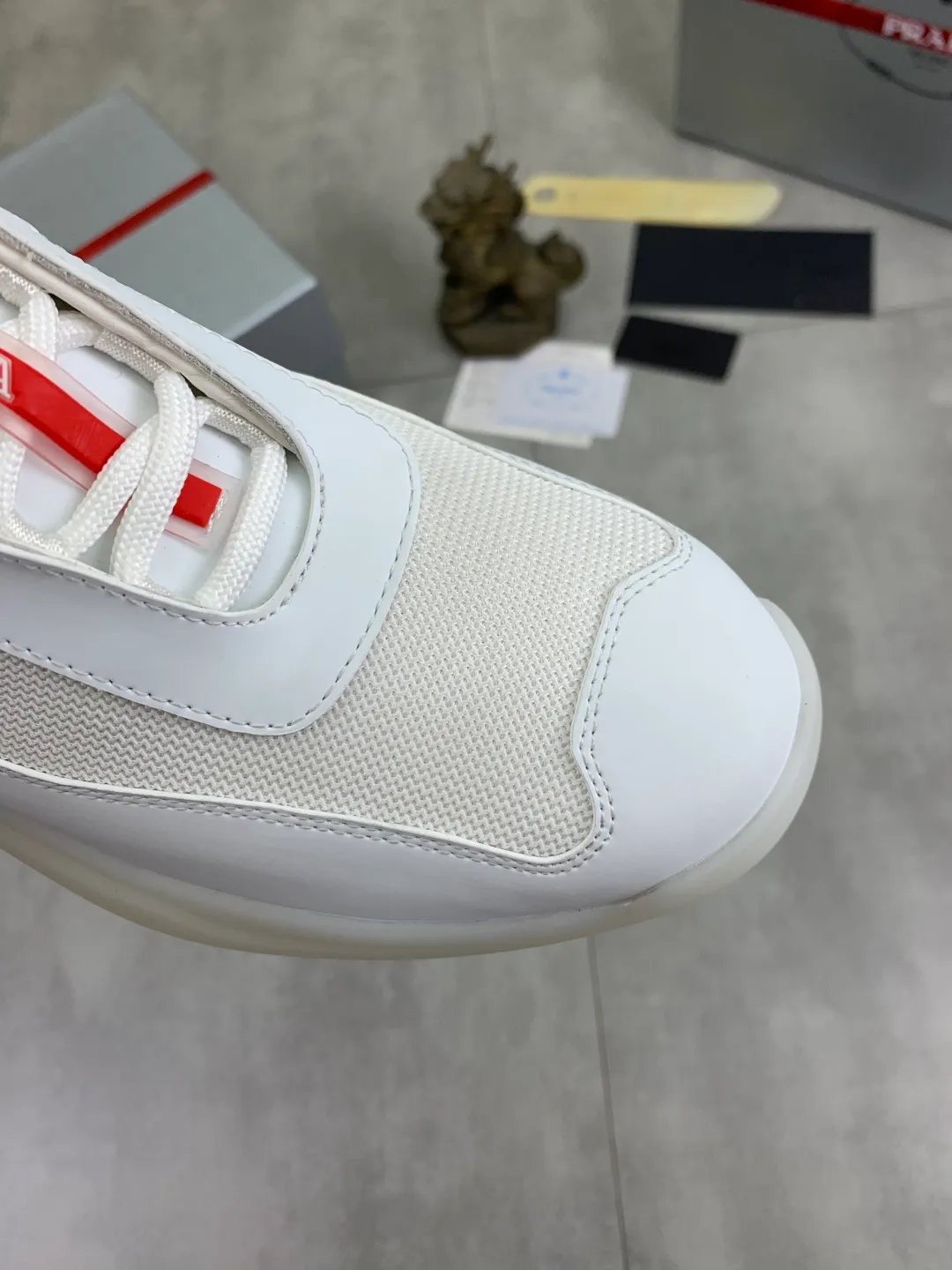 Men's shoes 💰P620 new (higher version) new PRADA (Prada) classic models are on the market at the same time, new men's shoes, 😘fabrics are selected from original imported calfskin. First layer of imported cowhide lining. The original version is awesome! 👍🏿Original open-molded non-slip PU outsole, with exquisite lines, simple and elegant, super comfortable and classy on foot, suitable for leisure travel. Code number: 38-45 (46 customized) 3️⃣ colors available
